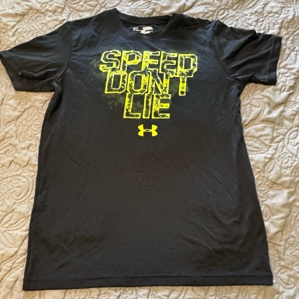 Boys Under Armour Loose Fit Heat Gear Shirt
